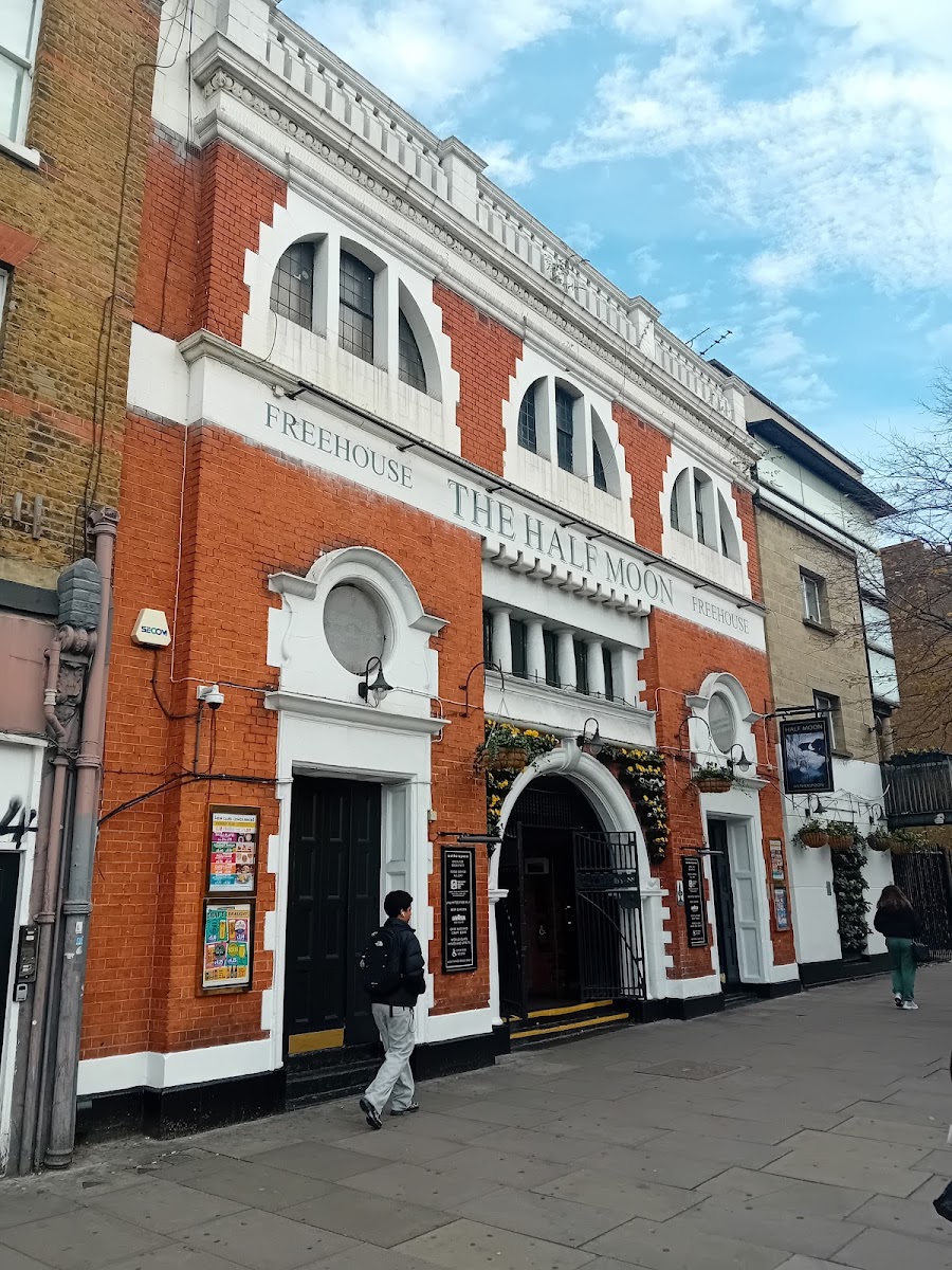 The Half Moon, photo 4