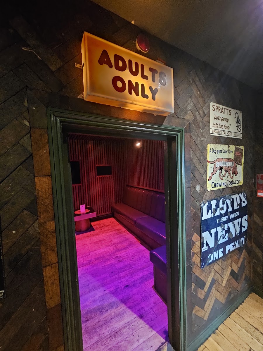 The Old Queens Head, photo 5