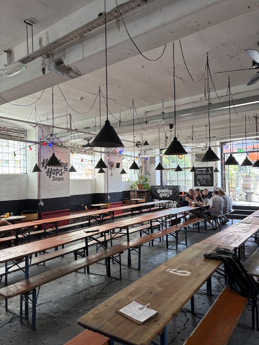 Howling Hops Brewery and Tank Bar, photo 4