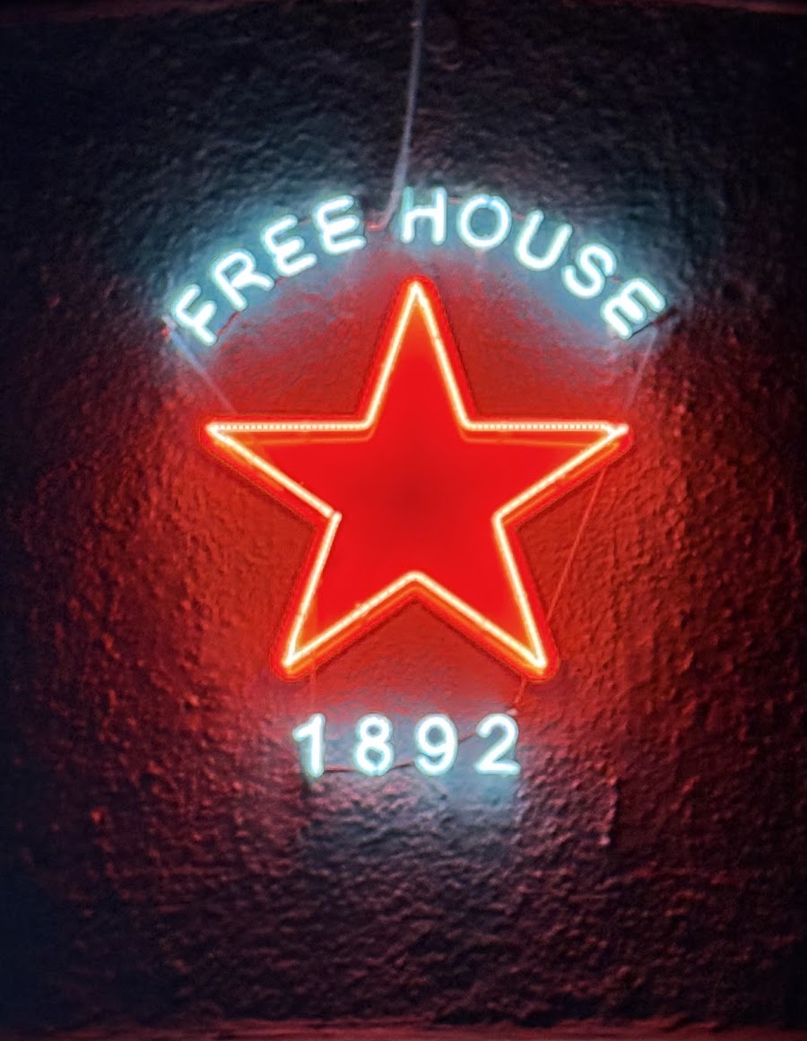 The Star Bar, photo 3
