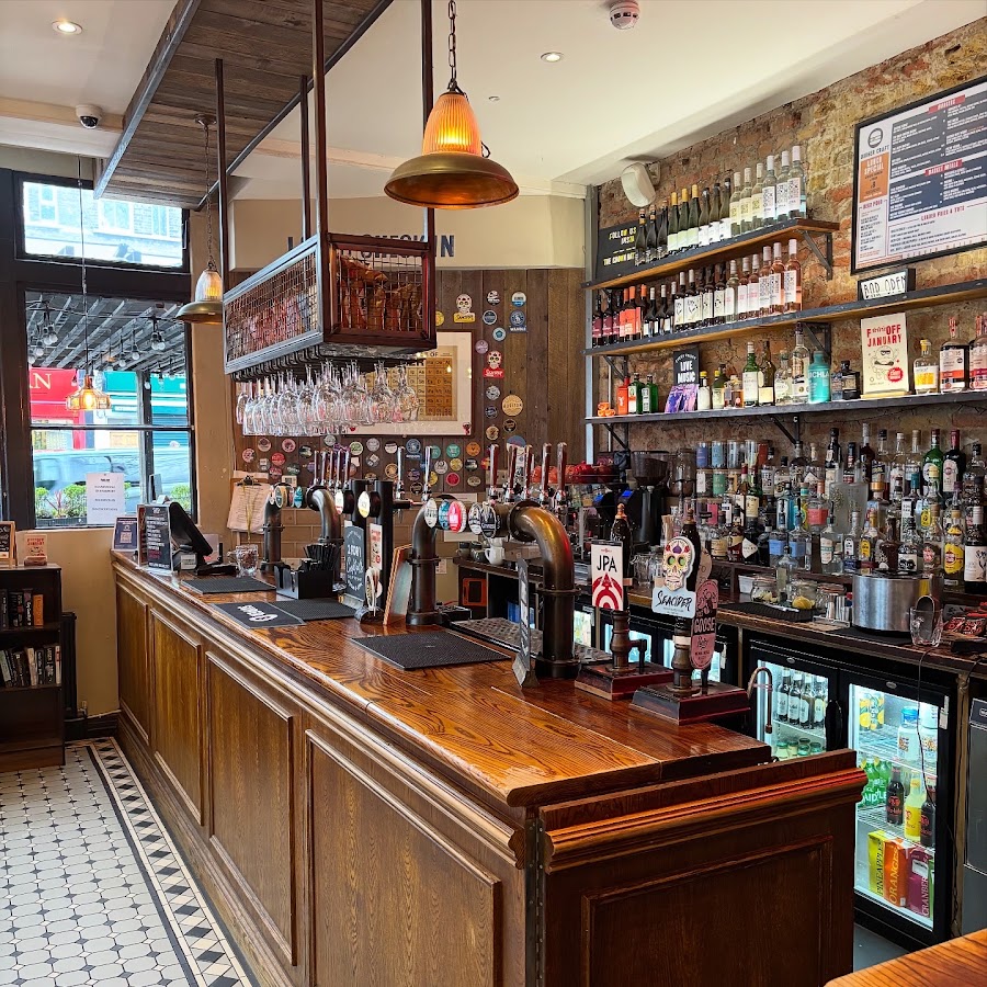 The Crown, photo 5